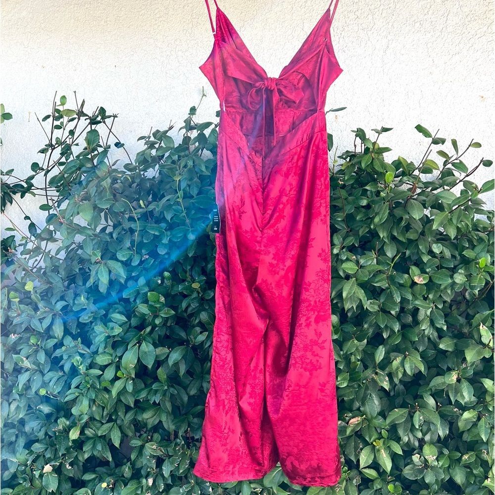 Lulu’s Darling NWT Wine Red Satin Floral Jacquard Wide-Leg Jumpsuit Size X Small - Picture 8 of 9